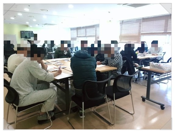 4월_3일_병동__낮병원_미술치료_3.jpg